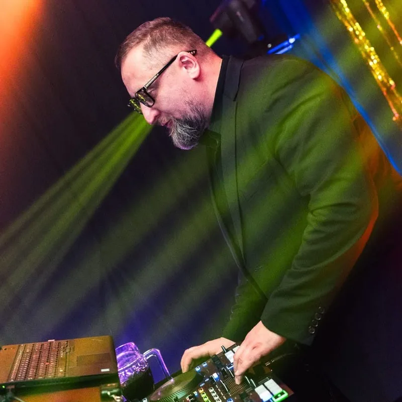 DJ Kojot (Emil Kojot), rockowy didżej, rezydent klubu Cafe Noir w Zielonej Górze